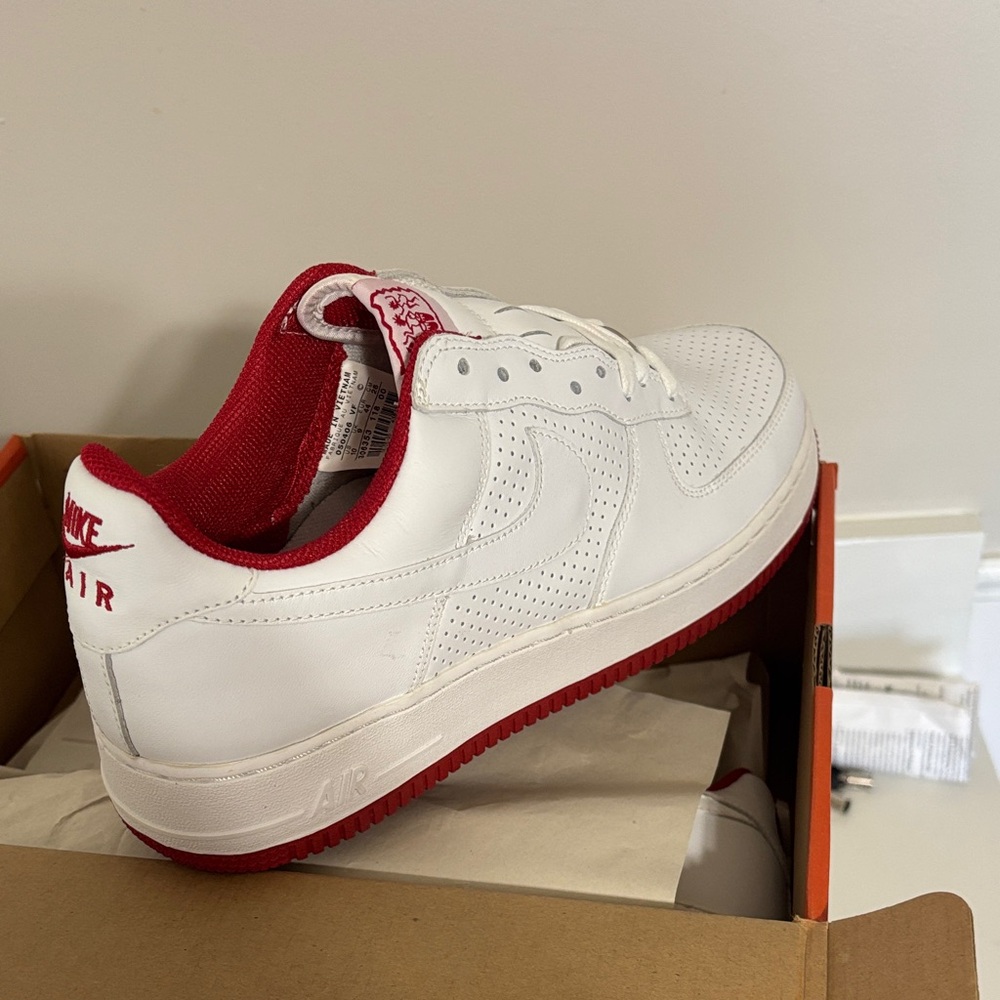 Nike Men's White and Red Air Sneakers
